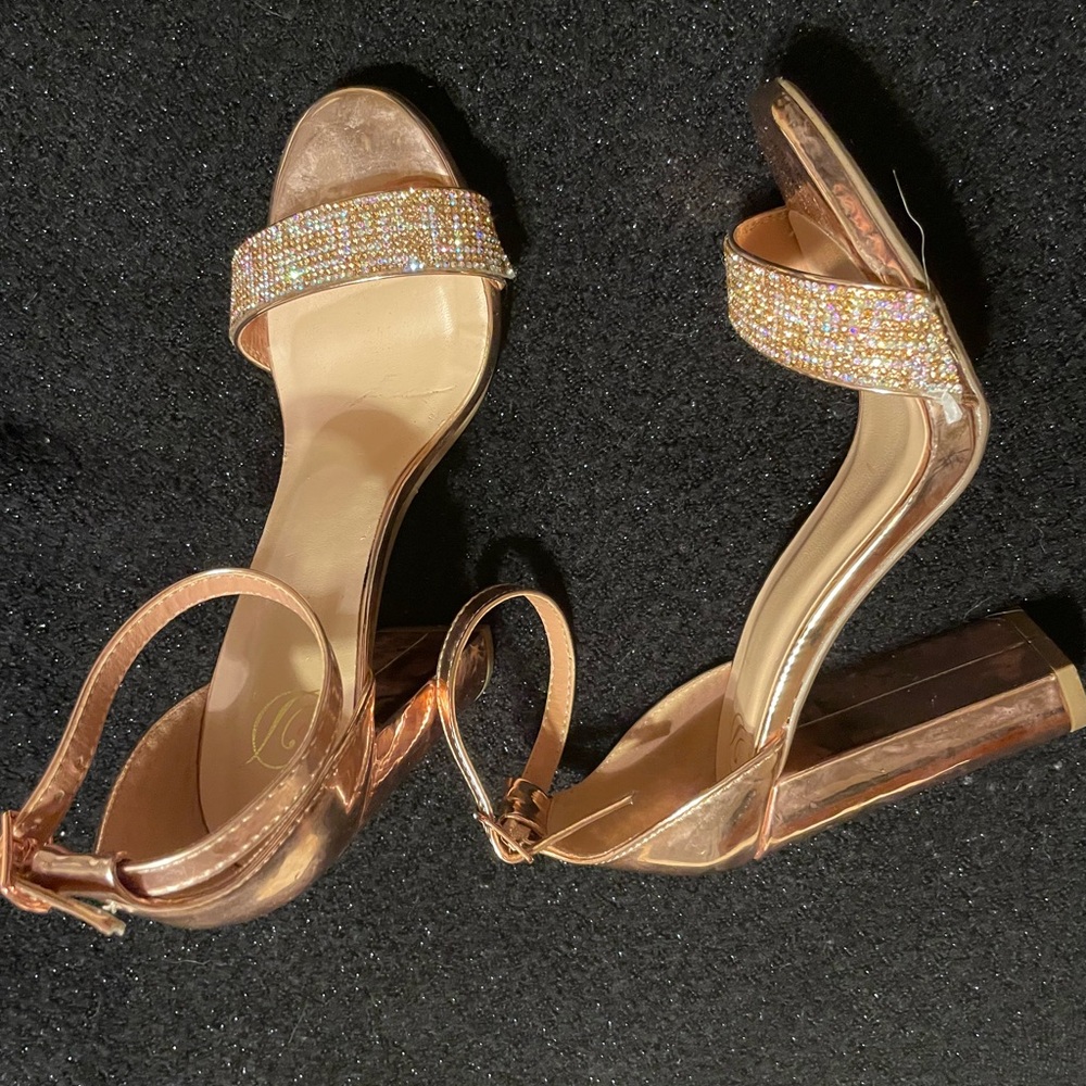 Delicious rose gold ankle strap